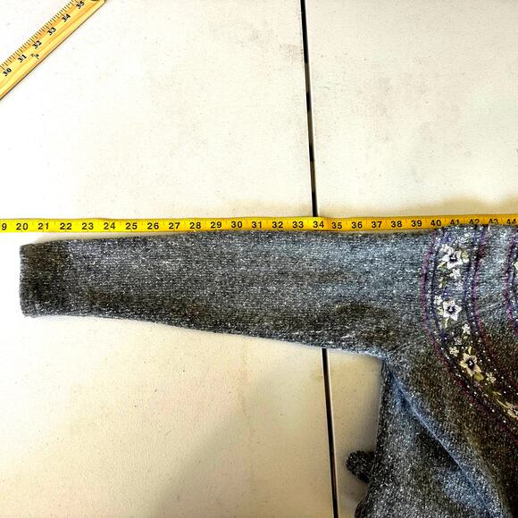 Dressbarn‎ Grey Embroidered Silk Angora Blend Full Zip Sweater Jacket Size Small - Picture 7 of 7